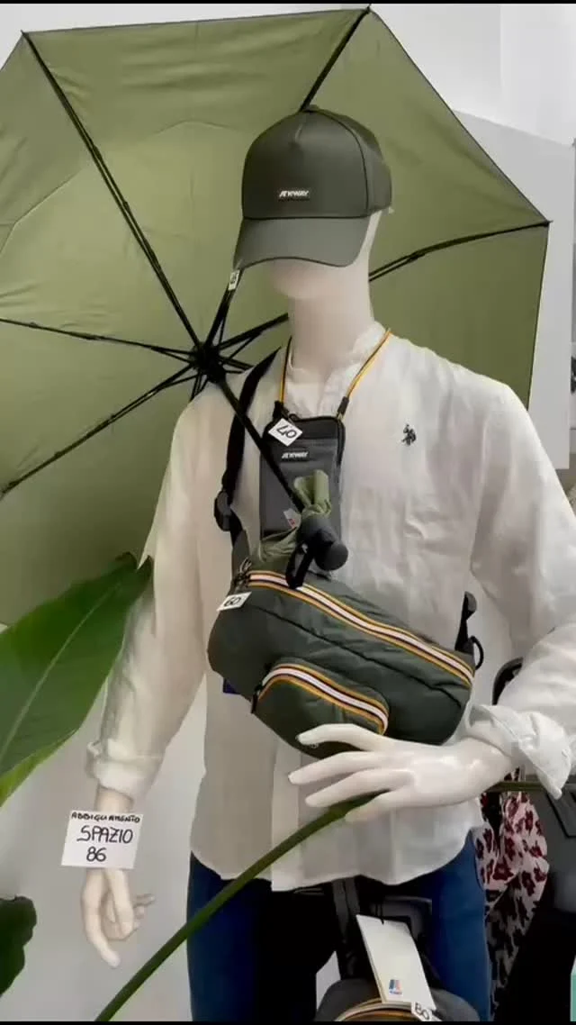 @kway_official il bello della pioggia 😍
#reggioemilia #moda #accessoriviaggio #accessori #trendyoutfits