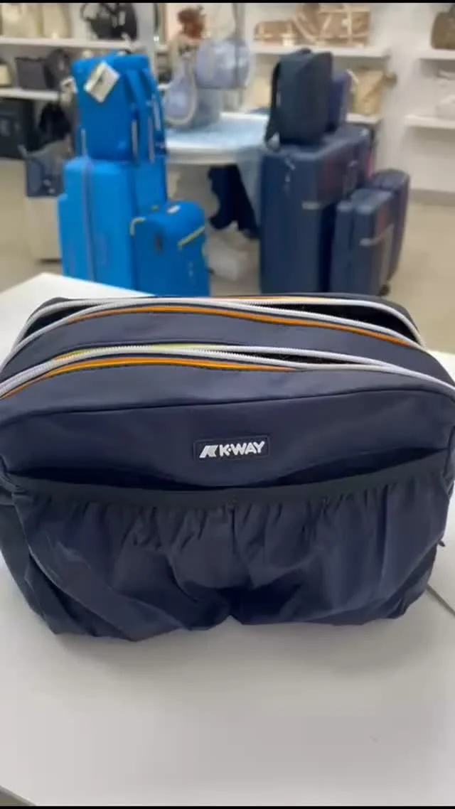 @kway_official per ogni dove! ✈️
#reggioemilia #kway #shopping #viaggio #accessoriviaggio
