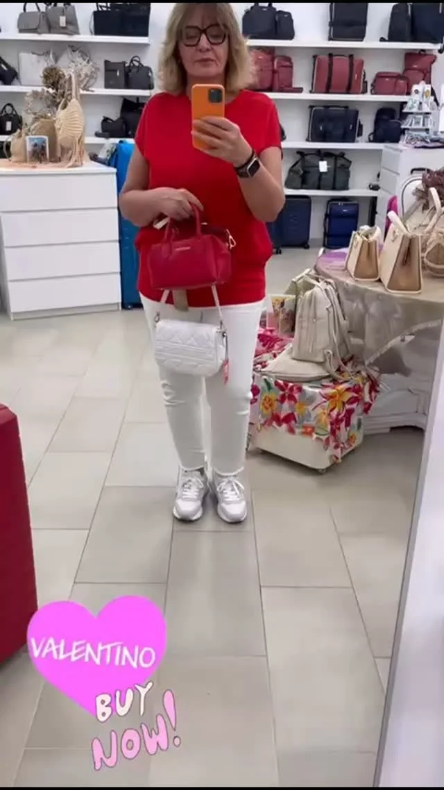 La promo di Valentino continua 🥰
Anche questa settimana -20% su tutta la nuova collezione !
NON PERDETEVELA! 
#reggioemilia #borsefirmate #sconti #nuovacollezione #moda