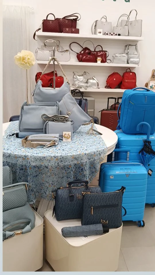 Ci ho pensato parecchio ultimamente e mi sono convinta che fare il cielo azzurro è stata una buona idea!
(Lucy van Pelt)
#reggioemilia #negozireggioemilia #nuovacollezione #moda #shopping #azzurro