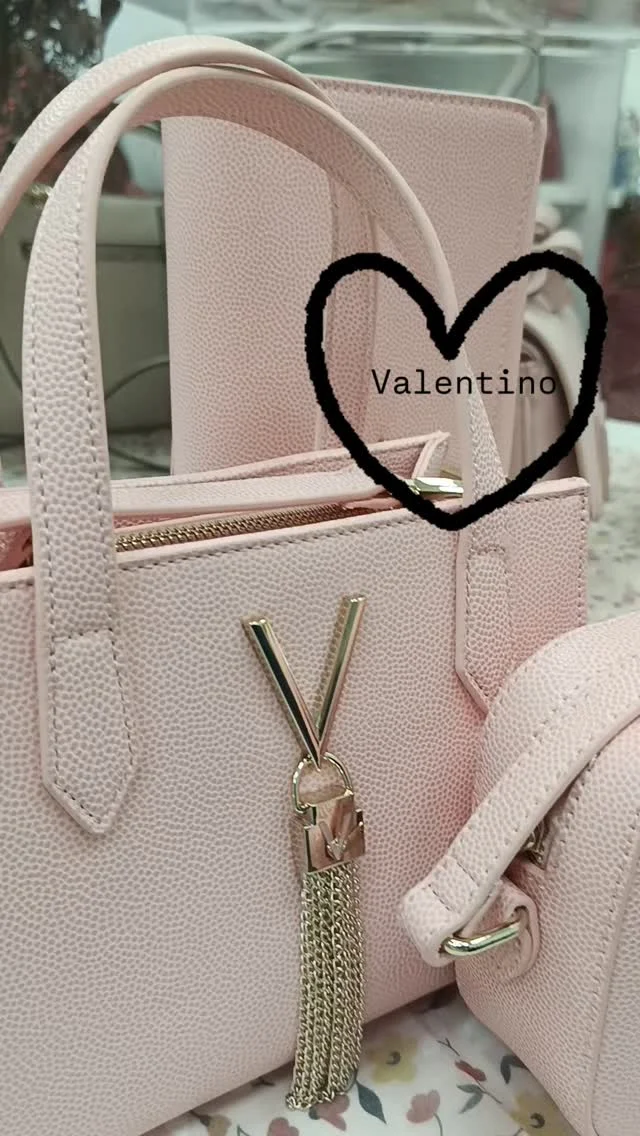 Buon lunedì amiche 💗
#reggioemilia #moda #shopping