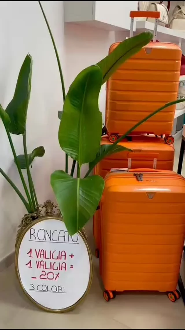 Vogliamo esagerare 😍 ! Due valigie @roncato_official coloratissime e sconto -20%!
Prendi due e ottieni subito lo sconto !
Arancio, azzurro e corallo 😘
#valigeriaroncato #valigie #reggioemilia #vacanze #estate2025